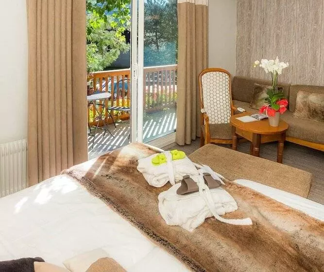 スタンダードトリプルルーム, & Spa Les Bartavelles