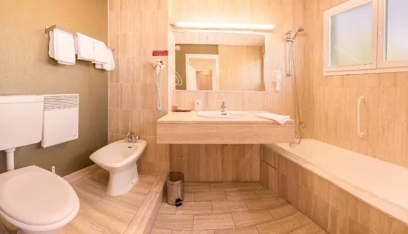 スタンダード４人部屋, Logis Hôtel Cartier