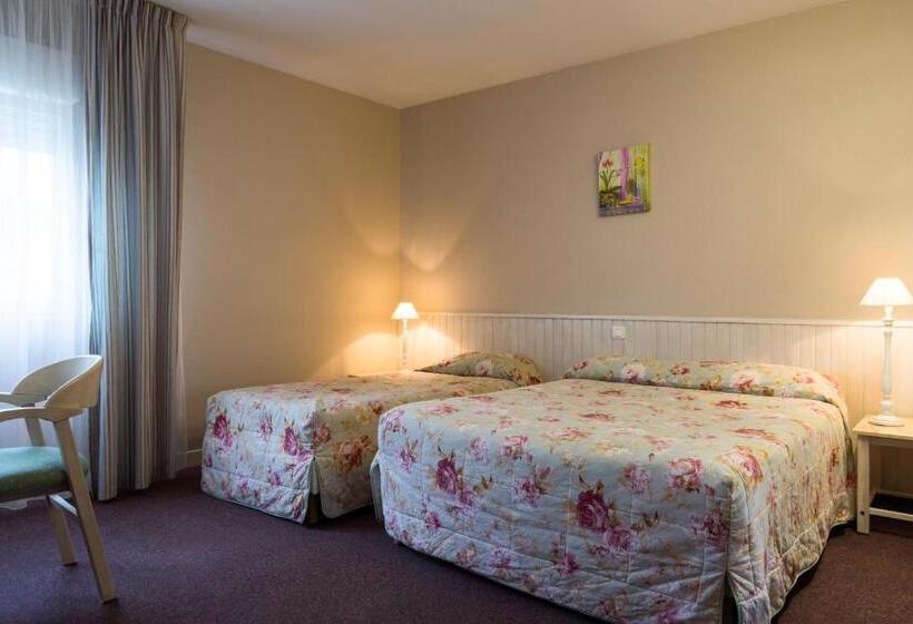 חדר סטנדרט לשלושה, Logis Hôtel Cartier