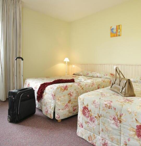 חדר סטנדרט לשלושה, Logis Hôtel Cartier