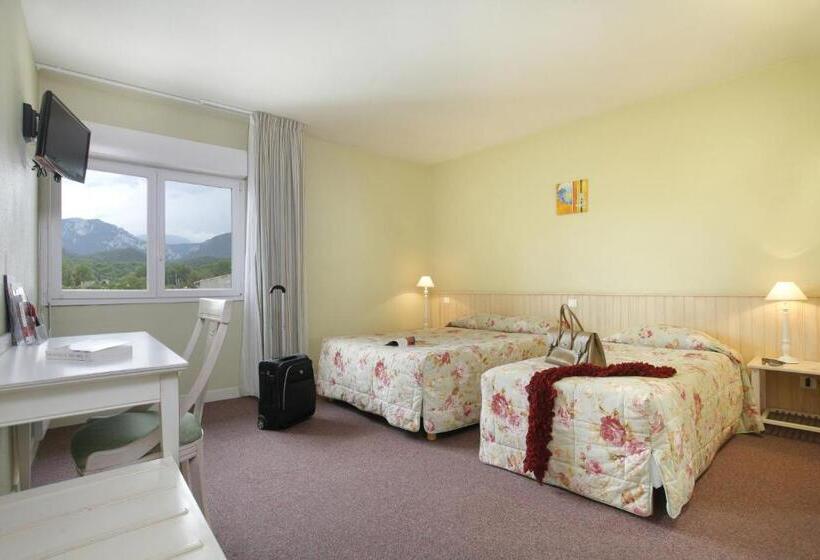 חדר סטנדרט לשלושה, Logis Hôtel Cartier