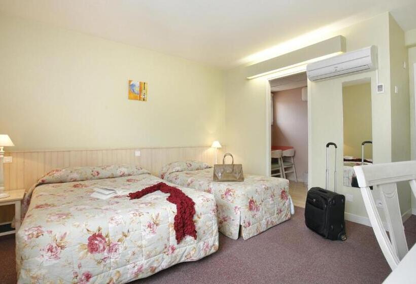 חדר סטנדרט לשלושה, Logis Hôtel Cartier