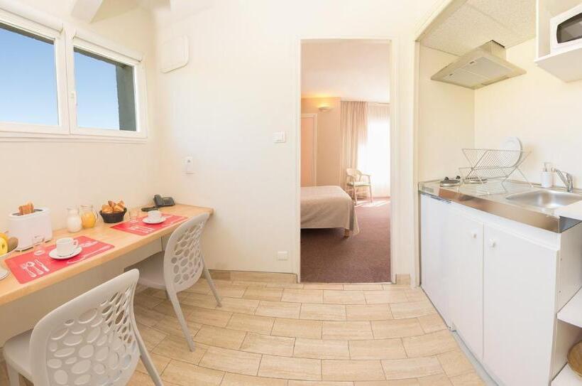 חדר סטודיו סטנדרד, Logis Hôtel Cartier