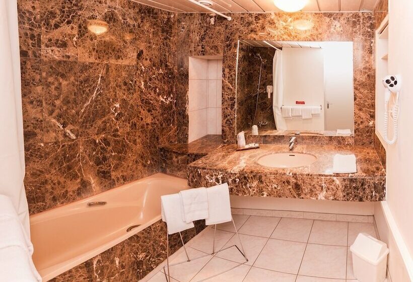 شقة غرفة واحدة, Logis Hôtel Cartier