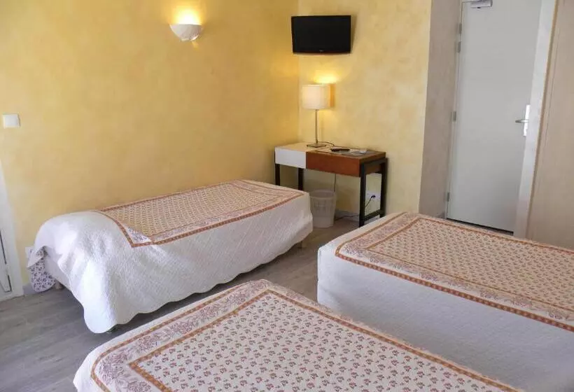 Habitación Triple Estándar, Anglade