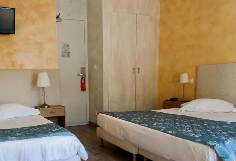Habitación Triple Estándar, Anglade