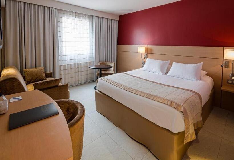 آپارتمان یک خوابه با دری مشترک که هال را جدا می کند., Best Western Plus Le Lavarin