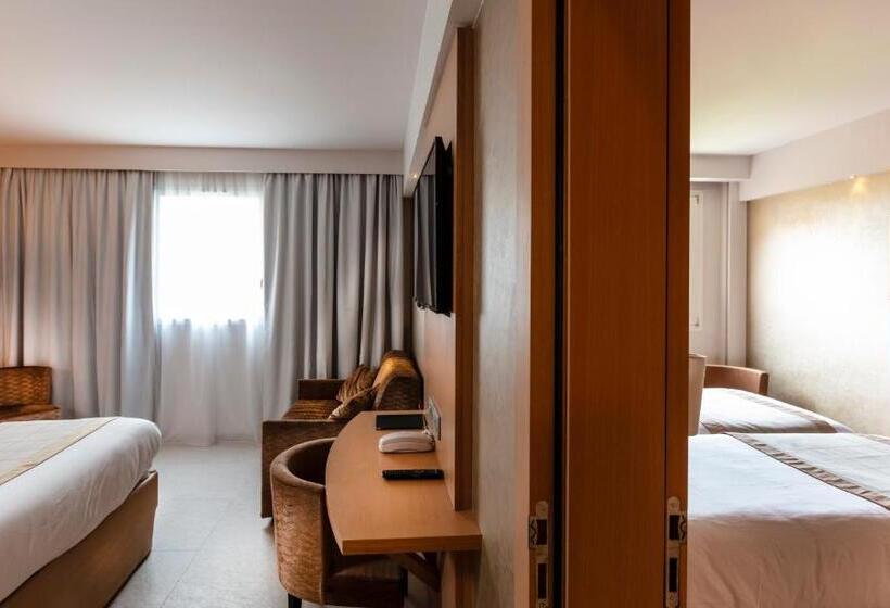 آپارتمان یک خوابه با دری مشترک که هال را جدا می کند., Best Western Plus Le Lavarin