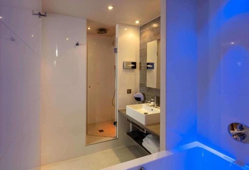 آپارتمان یک خوابه با دری مشترک که هال را جدا می کند., Best Western Plus Le Lavarin