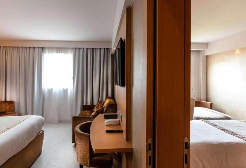 آپارتمان یک خوابه با دری مشترک که هال را جدا می کند., Best Western Plus Le Lavarin