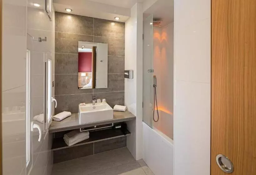 اتاق خانوادگی, Best Western Plus Le Lavarin