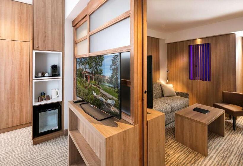 سوئیت جونیور با تخت بزرگ, Best Western Plus Le Lavarin