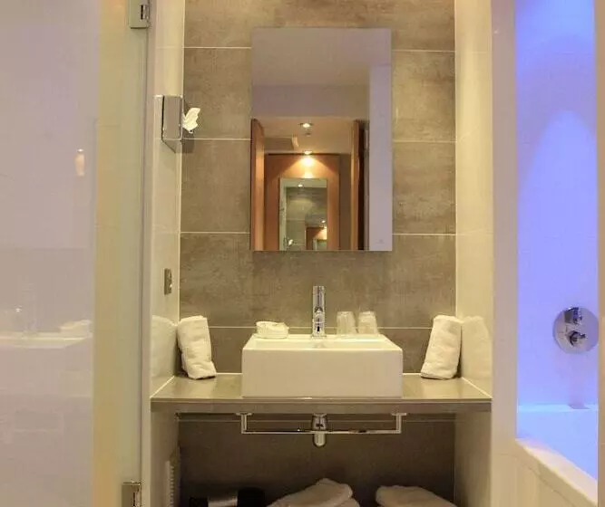Perhehuone Yhdistettävä, Best Western Plus Le Lavarin