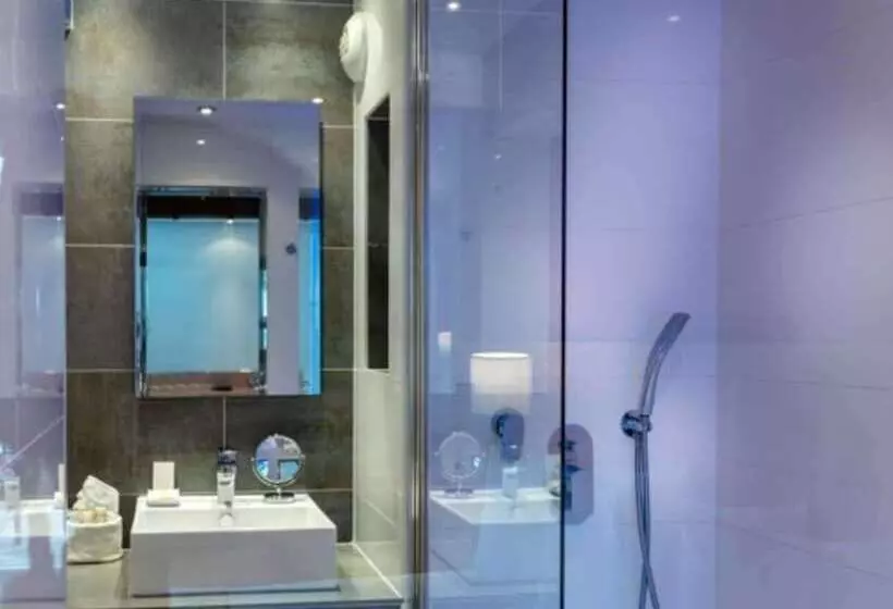 Perhehuone Yhdistettävä, Best Western Plus Le Lavarin