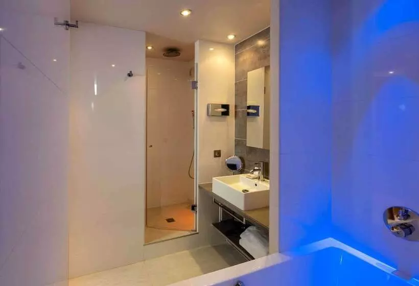 Perhehuone Yhdistettävä, Best Western Plus Le Lavarin