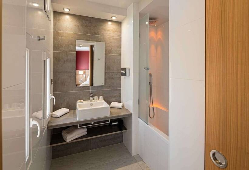 اتاق خانوادگی, Best Western Plus Le Lavarin