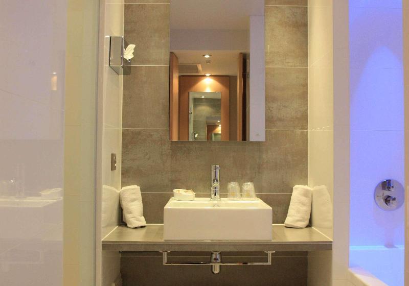 اتاق خانوادگی, Best Western Plus Le Lavarin