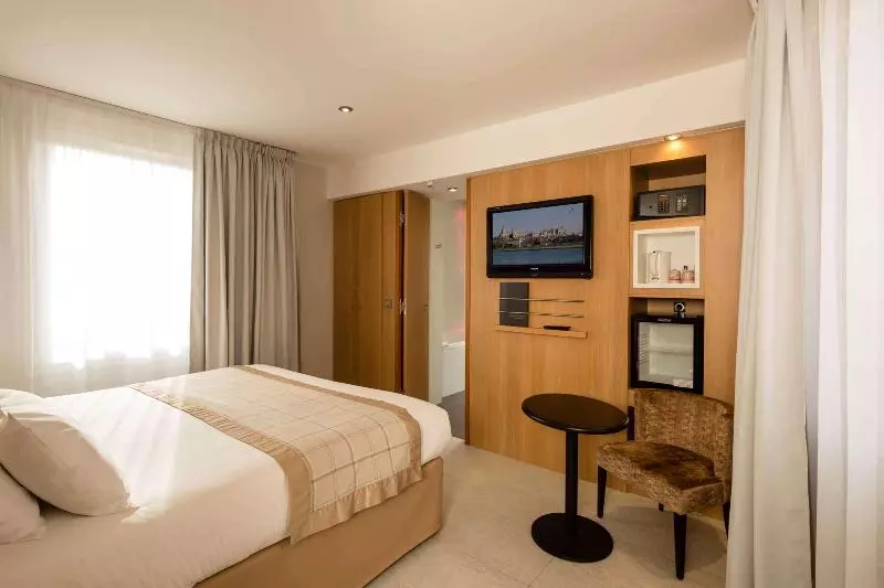 اتاق اجرایی با تخت بزرگ, Best Western Plus Le Lavarin
