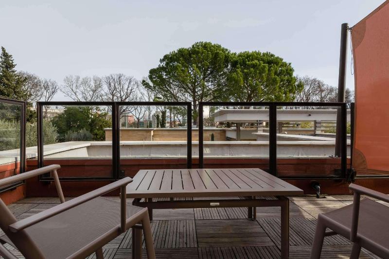 اتاق اجرایی با تخت بزرگ, Best Western Plus Le Lavarin