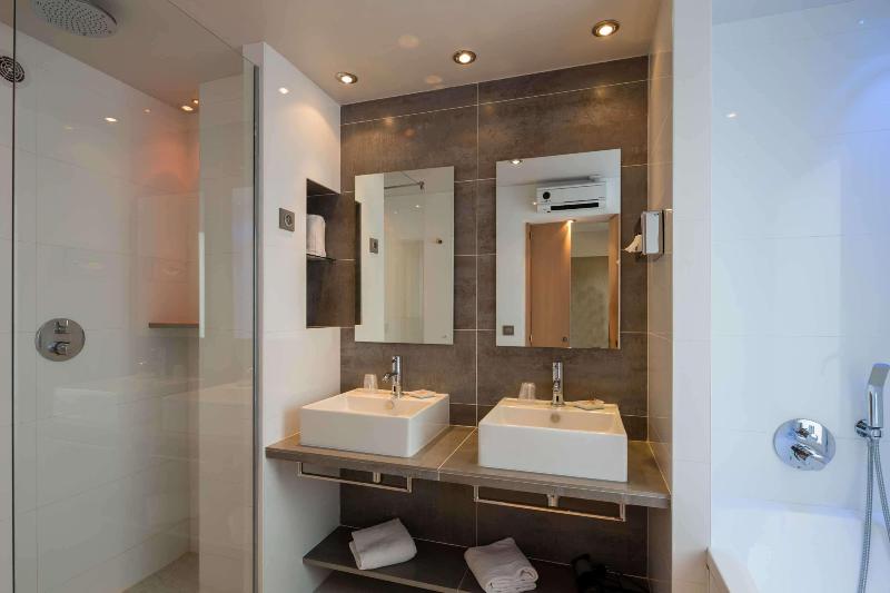 اتاق اجرایی با تخت بزرگ, Best Western Plus Le Lavarin