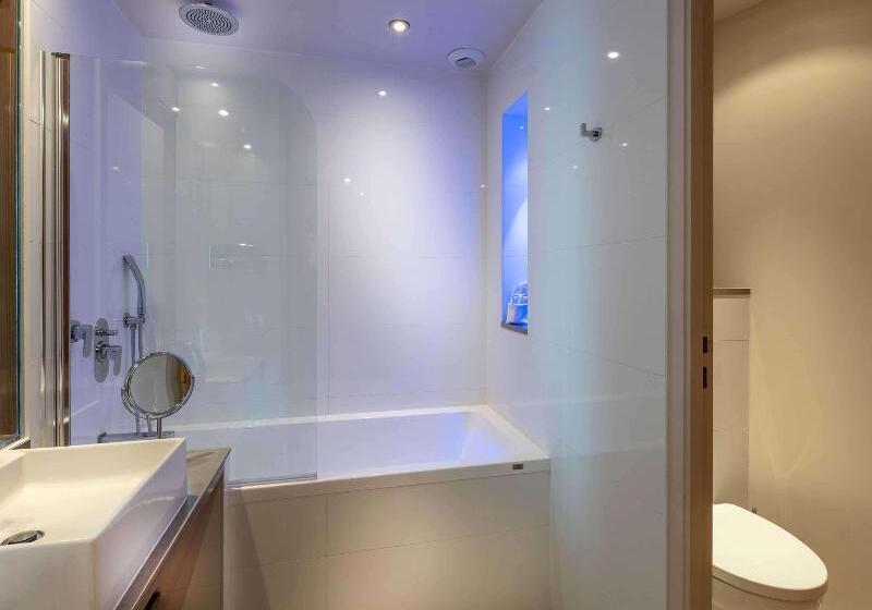 اتاق خانوادگی, Best Western Plus Le Lavarin