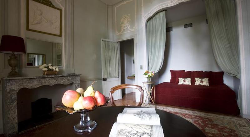 جناح, Chateau De Roussan