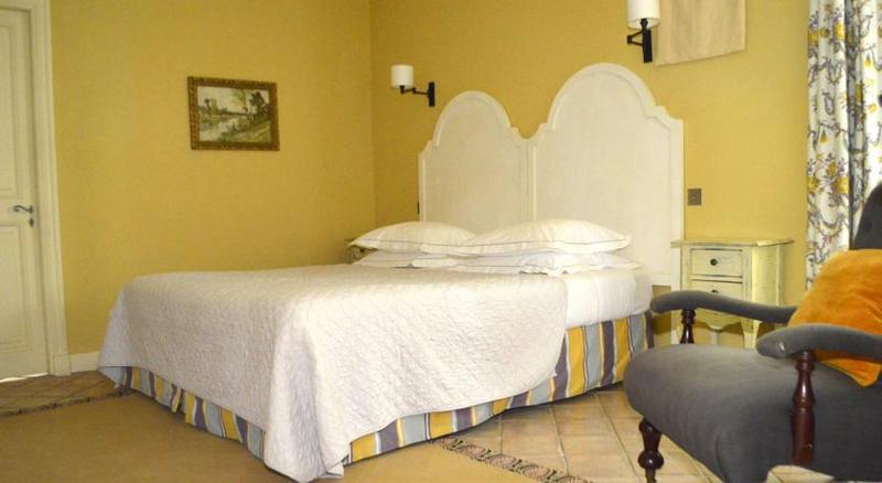 جناح, Chateau De Roussan