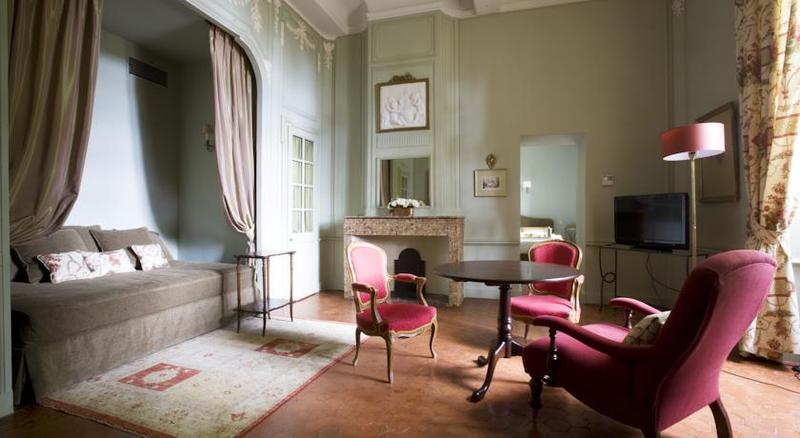 スイート, Chateau De Roussan