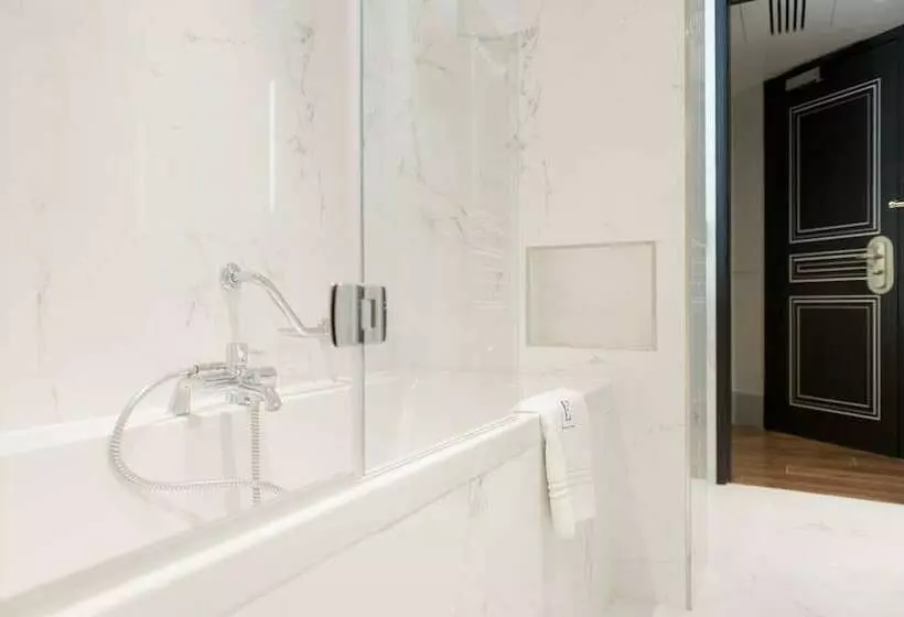 Classic Room with Views, Edouard 7 Paris Opéra