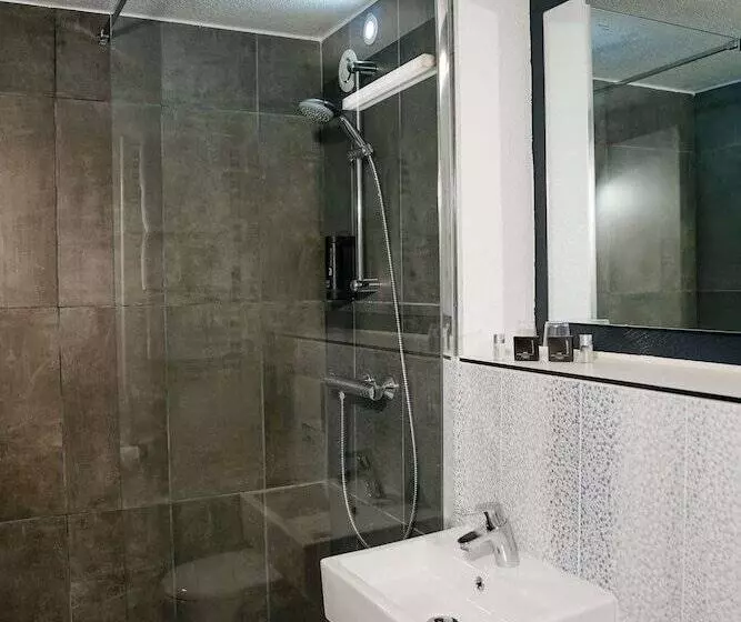 ダブルベッドスタンダードルーム, Hôtel Kyriad Lille Nord   Roncq