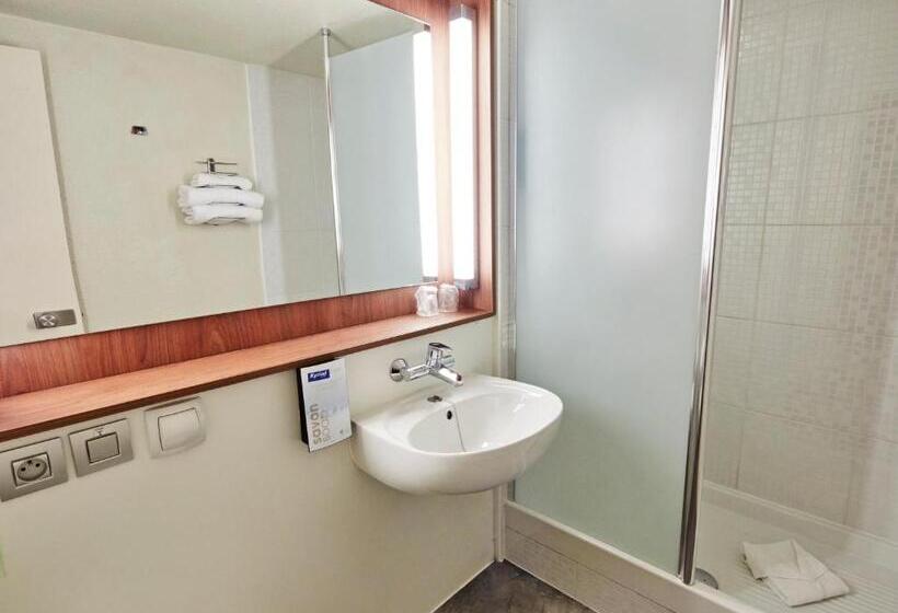 Номер Стандарт, Kyriad Paris Nord  Ecouen La Croix Verte