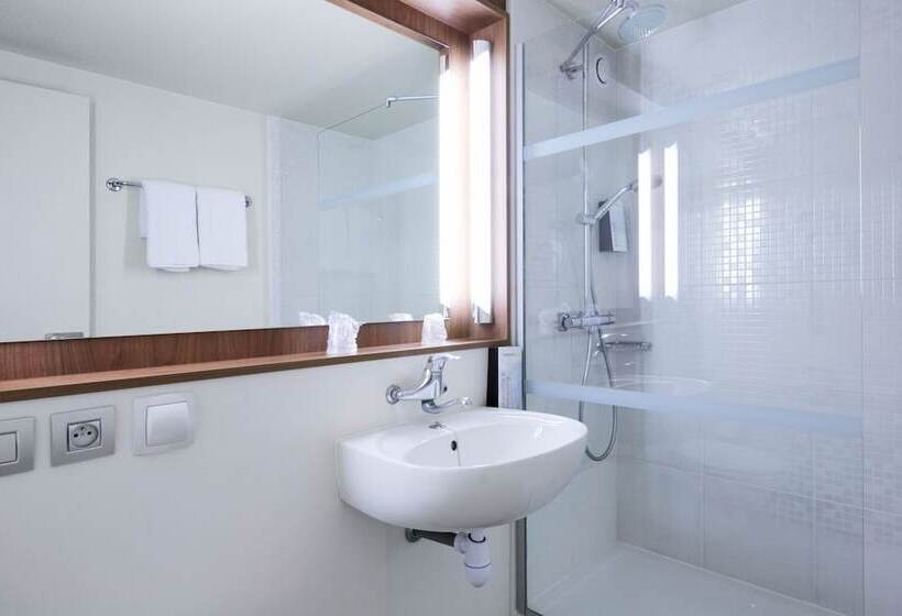 Номер Стандарт, Kyriad Paris Nord  Ecouen La Croix Verte
