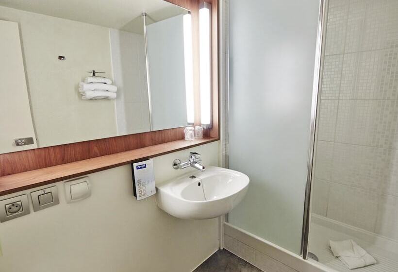 Номер Стандарт, Kyriad Paris Nord  Ecouen La Croix Verte