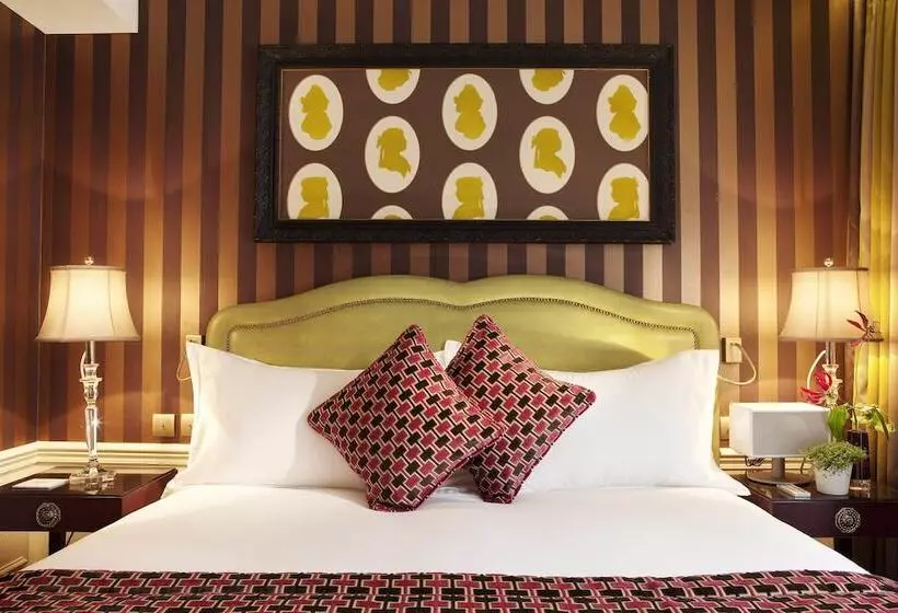 Chambre Classique, La Maison Favart