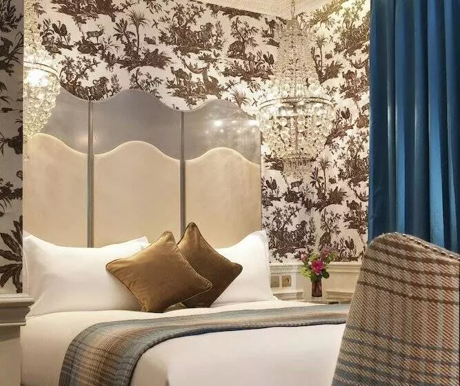 Chambre Classique, La Maison Favart