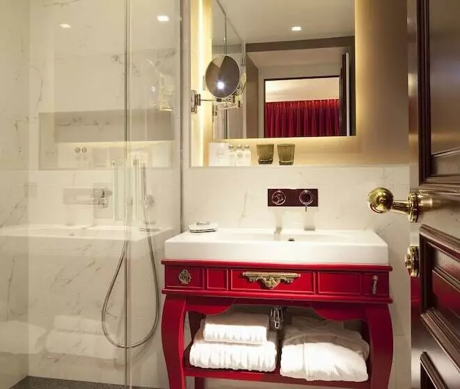 Chambre Classique, La Maison Favart