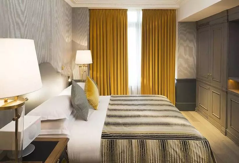 Chambre Basic, La Maison Favart