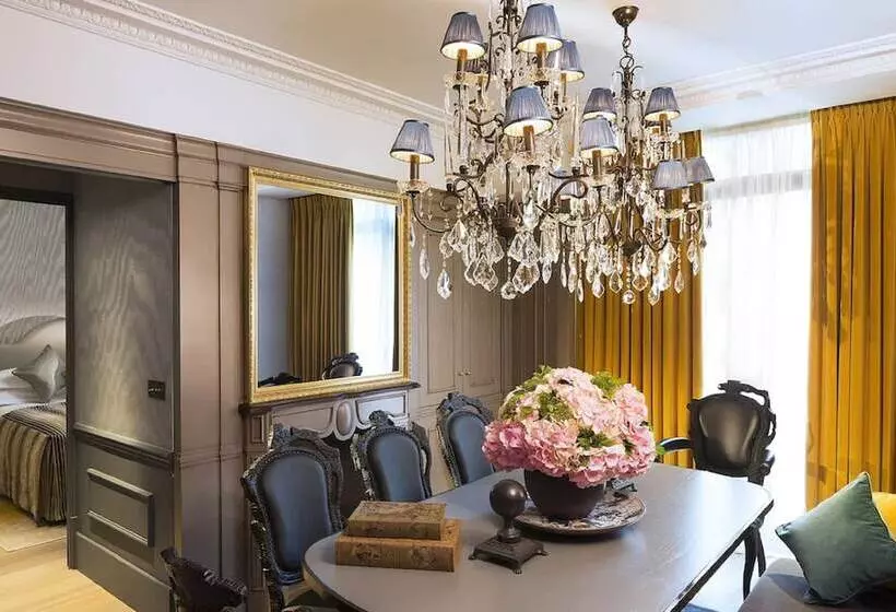 Chambre Basic, La Maison Favart