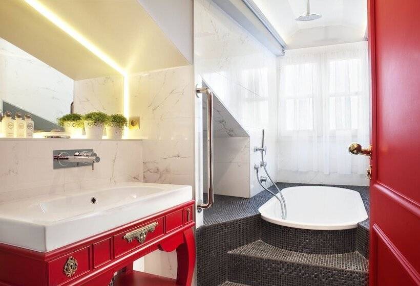 スイート, La Maison Favart