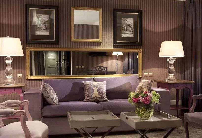 Suite Familiale, La Maison Favart