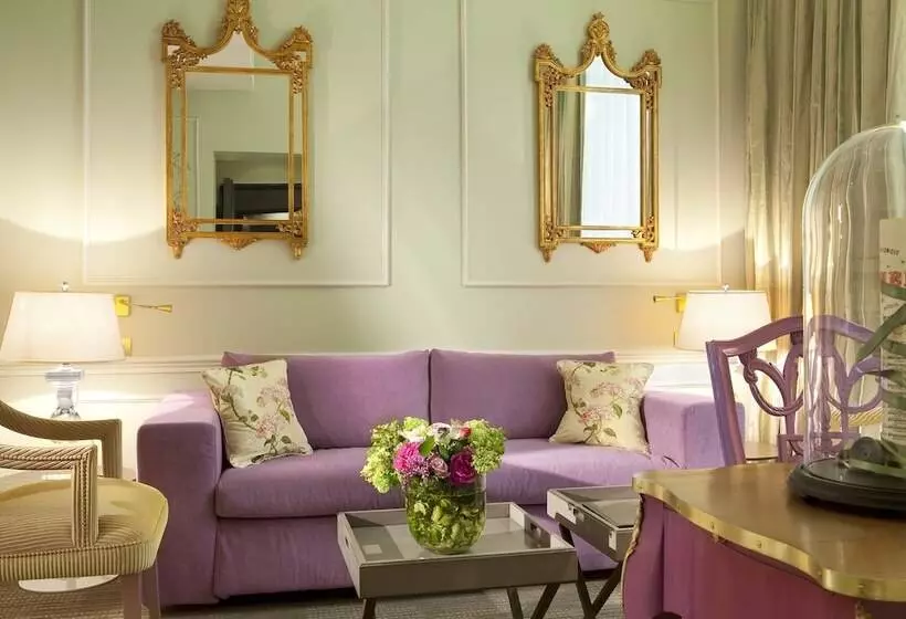 Suite Familiale, La Maison Favart