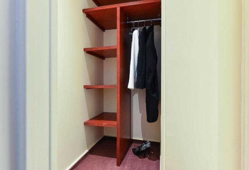 اتاق استاندارد سه نفره, Maison Du Pré