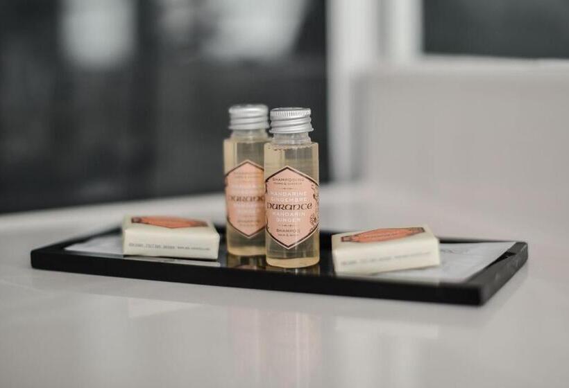 اتاق استاندارد سه نفره, Maison Du Pré