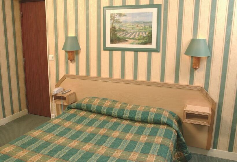 اتاق استاندارد سه نفره, Maison Du Pré