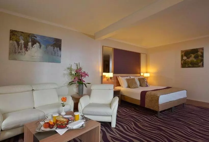 سوییت جونیور, Plaza Hotel Capitole Toulouse