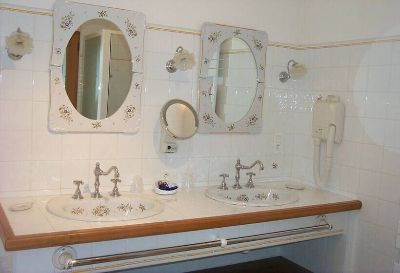 디럭스 룸, La Tour Du Roy