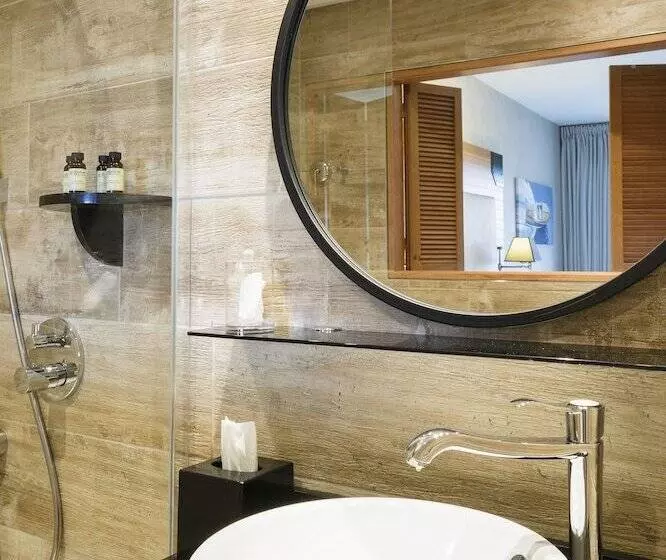 Classic room with balcony, Côte Ouest Hôtel Thalasso & Spa Les Sables D Olonne Mgallery