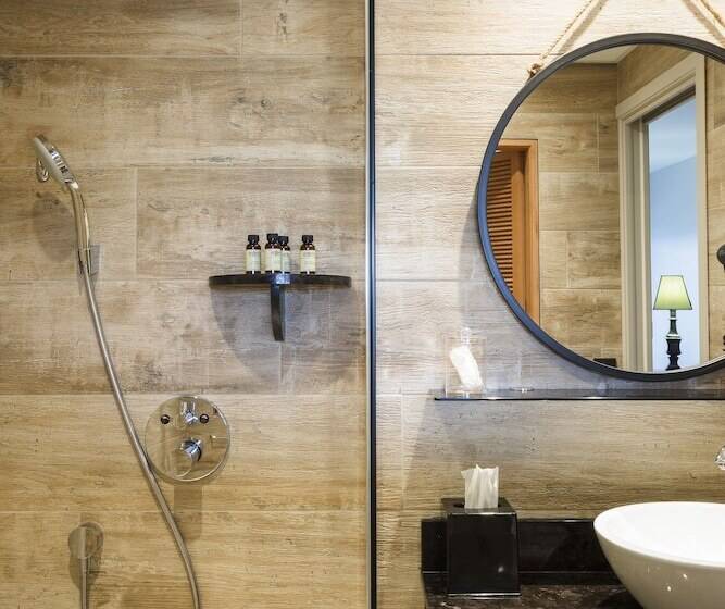 Classic room with balcony, Côte Ouest Hôtel Thalasso & Spa Les Sables D Olonne   Mgallery