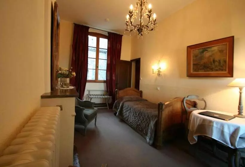 Standard Kolmen Hengen Huone, Hostellerie Le Beffroi