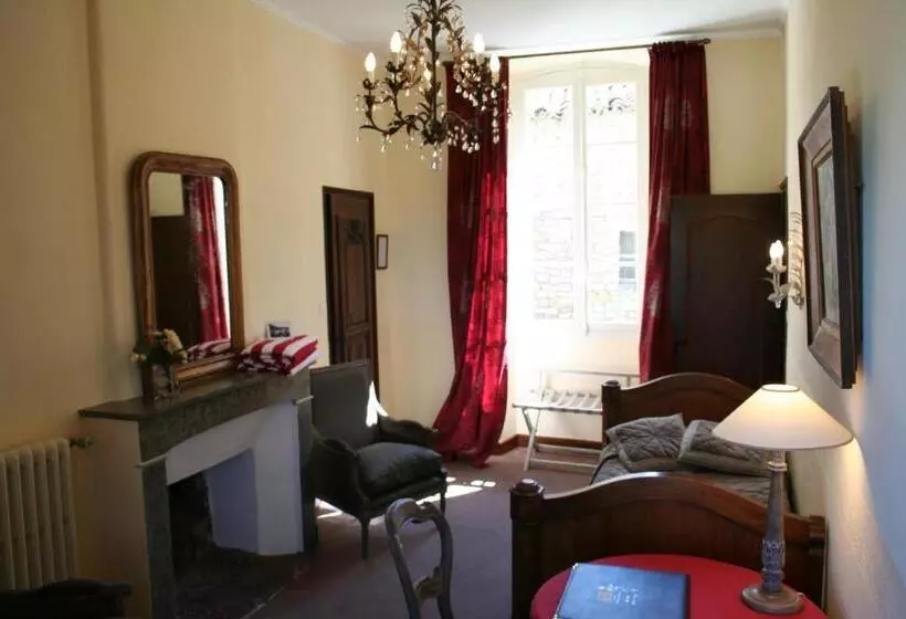 Standard Kolmen Hengen Huone, Hostellerie Le Beffroi